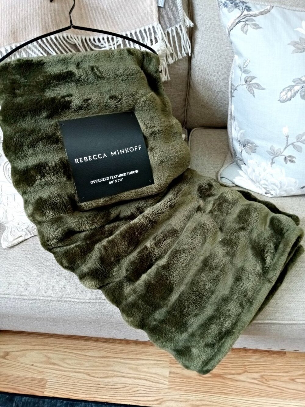 NEW! EXQUISITE LUXURY PLUSH REBECCA MINKOFF BLANKET